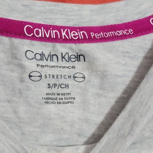 Calvin Klein T-Shirt  - Picture 5 of 10
